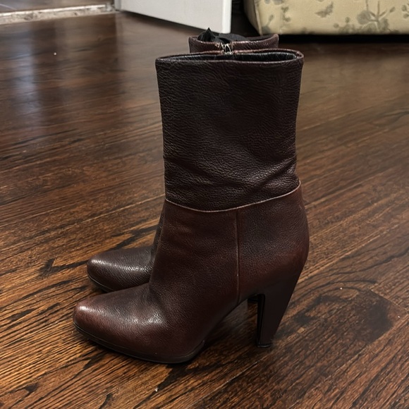 Prada women’s boots - Picture 2 of 4